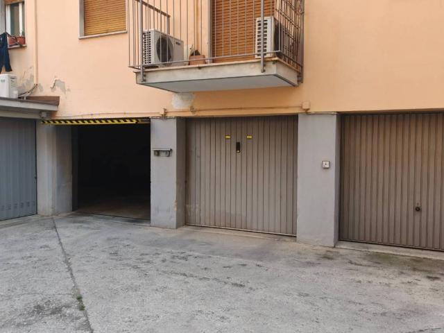 Box in affitto a Nord-Ovest, Brenzone