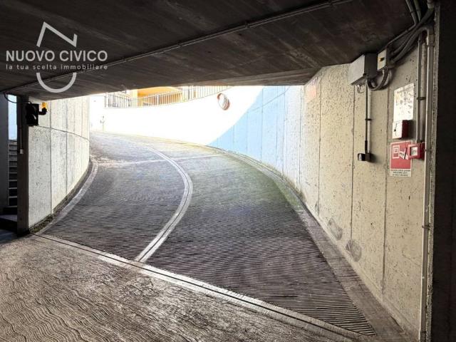 Box in affitto a Sud-Est, Brenzone