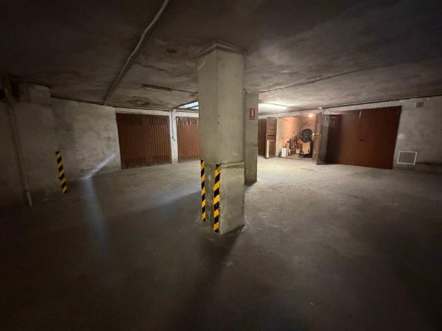 Box in affitto a Sud-Ovest, Brenzone