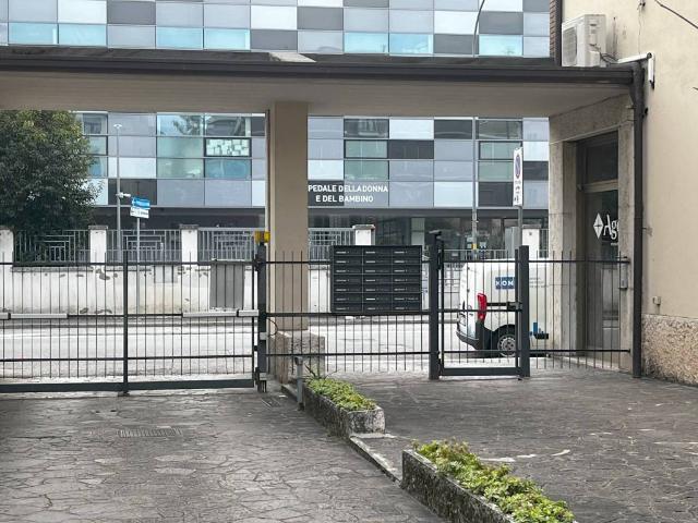 Box in affitto a Nord-Ovest, Brenzone