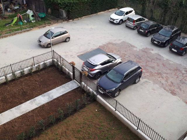 Box in affitto a Ovest, Brenzone