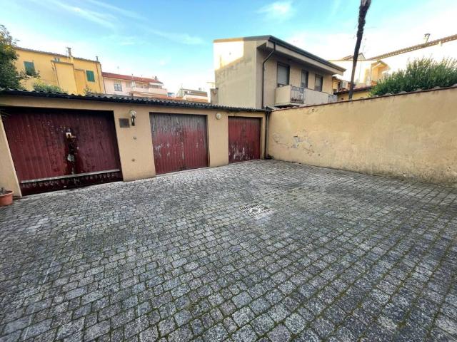 Box in affitto a Viareggio, Toscana