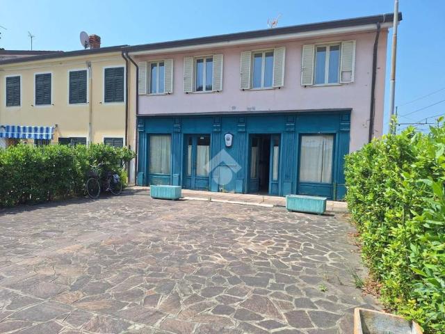 Box in affitto a Viareggio, Lucca