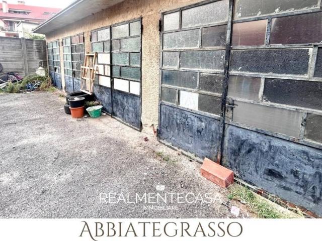 Box in vendita a Abbiategrasso, Milano