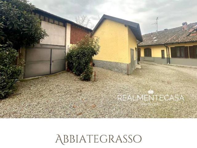 Box in vendita a Abbiategrasso, Lombardia