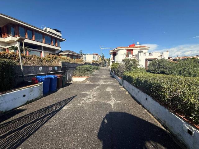 Box in vendita a Cannizzaro, Aci Castello