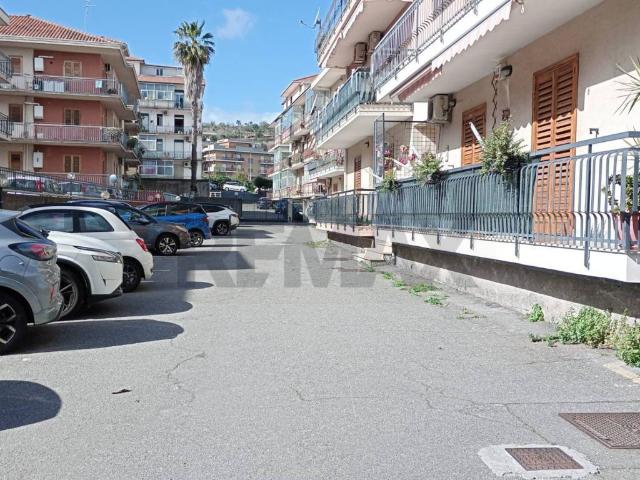 Box in vendita a Aci Catena, Sicilia