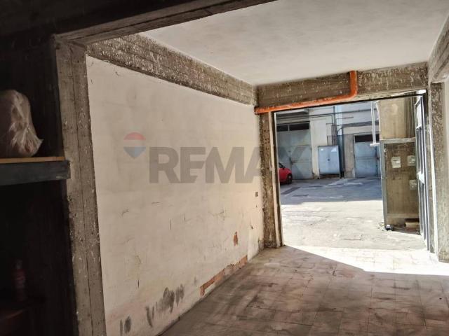 Box in vendita a Aci Catena, Sicilia