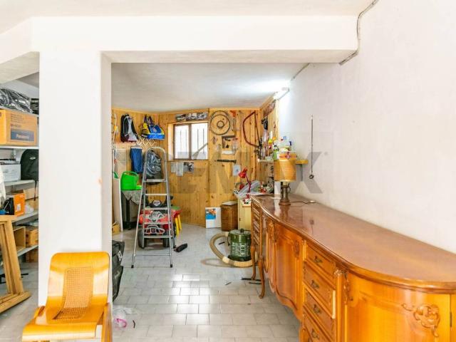 Box in vendita a Aci Catena, Sicilia