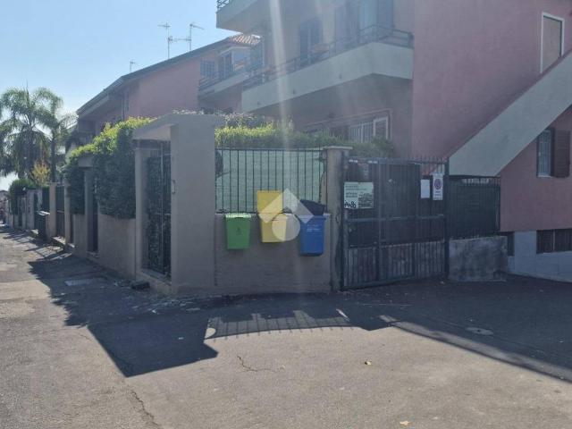 Box in vendita a Aci Sant'antonio, Sicilia