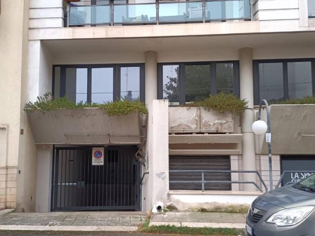 Box in vendita a Puglia, Bari