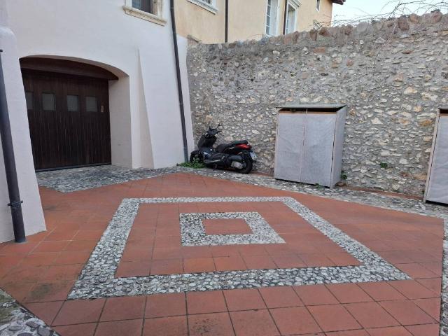 Box in vendita a Affi, Veneto