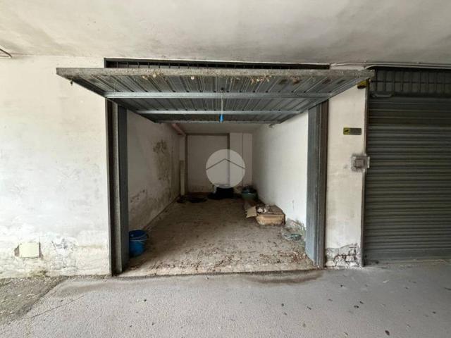 Box in vendita a Afragola, Campania