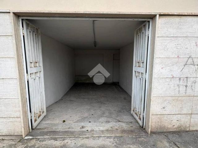 Box in vendita a Afragola, Campania