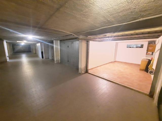 Box in vendita a Unione dei Comuni della Val Vibrata, Alba Adriatica