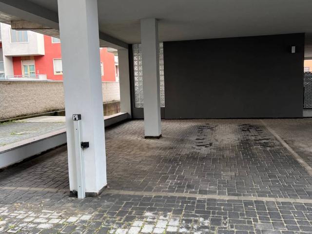 Box in vendita a Borgo Piave, Alba