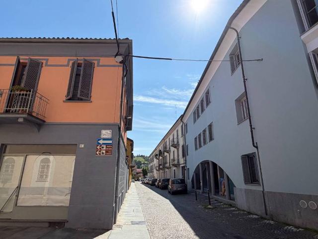 Box in vendita a Alba, Cuneo