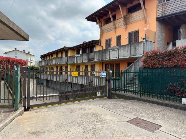 Box in vendita a Albano Sant'alessandro, Lombardia