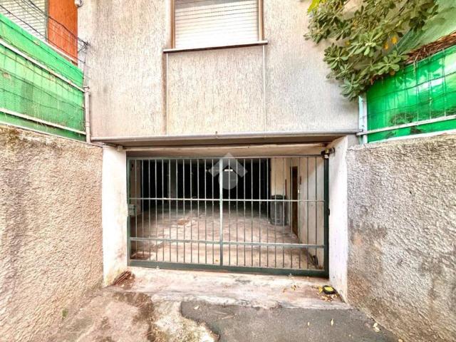 Box in vendita a Albenga, Liguria