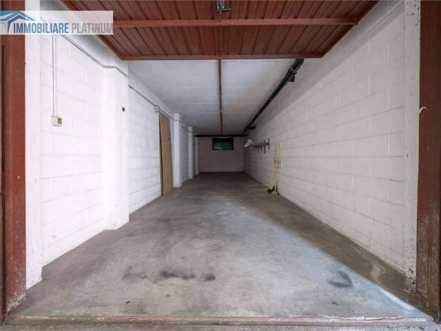 Box in vendita a Albiate, Lombardia