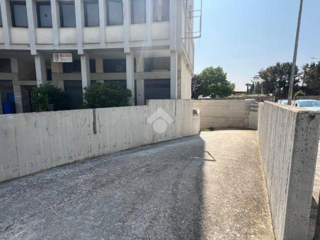 Box in vendita a Puglia, Bari
