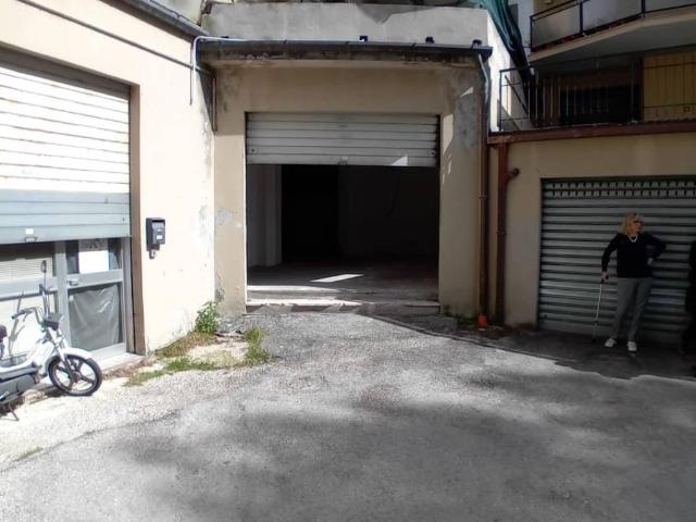 Box in vendita a Marche, Ancona