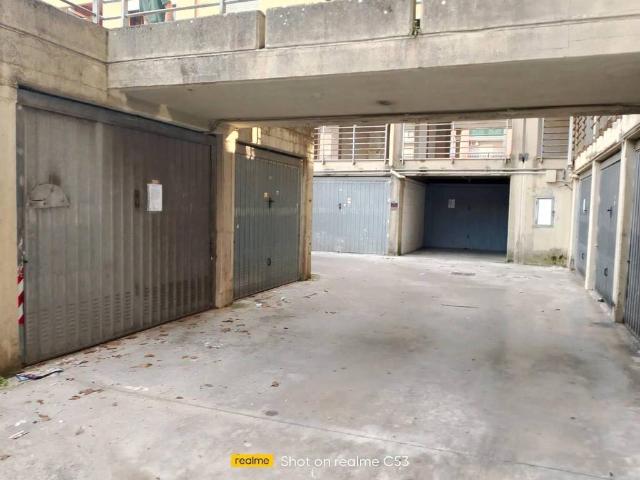 Box in vendita a Guardapasso, Aprilia
