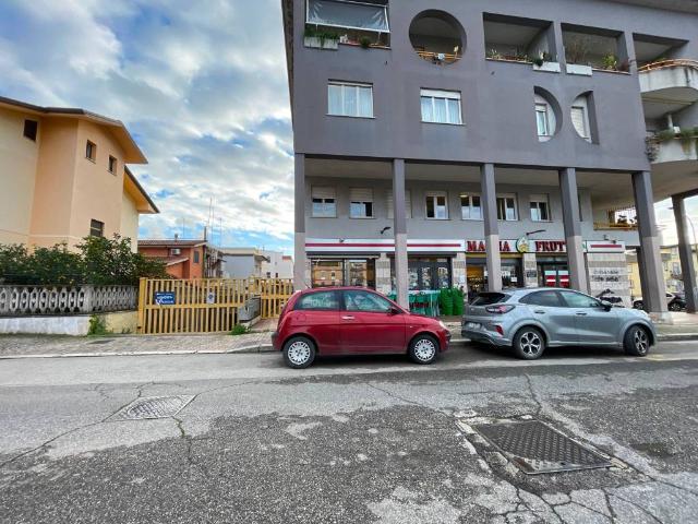 Box in vendita a Aprilia, Lazio