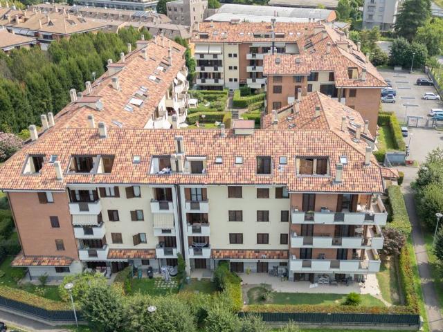 Box in vendita a Arese, Milano