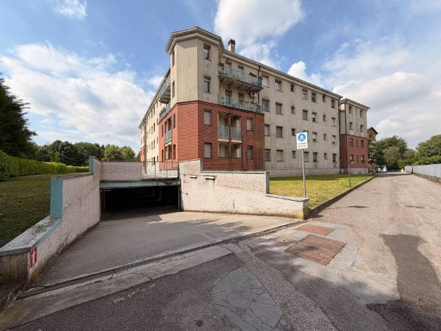 Box in vendita a Arese, Lombardia