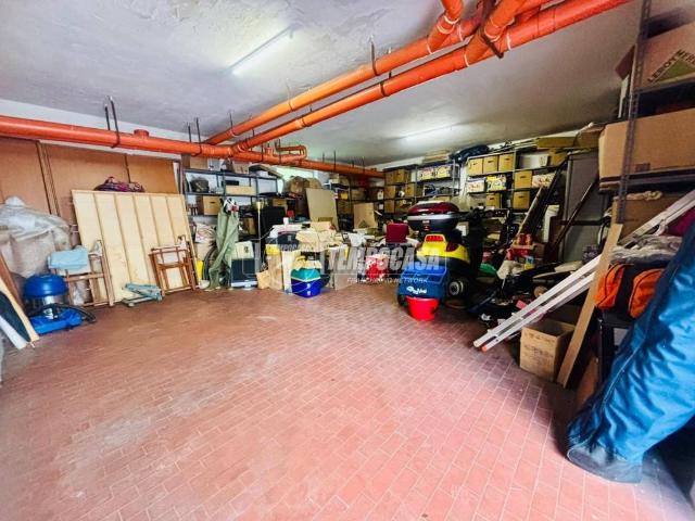 Box in vendita a Arese, Lombardia