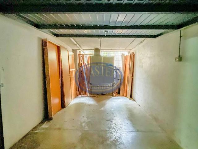 Box in vendita a Palazzo Del Pero, Toscana