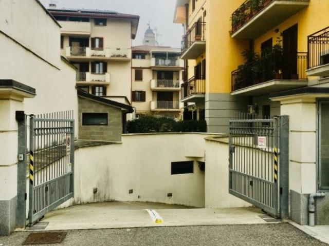 Box in vendita a Arluno, Lombardia