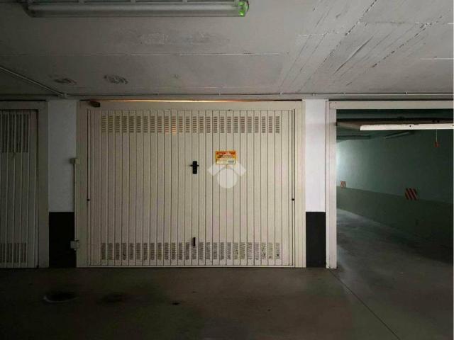 Box in vendita a Arluno, Lombardia