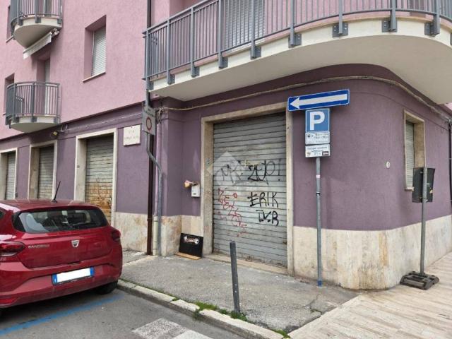 Box in vendita a Campo Parignano, Marche