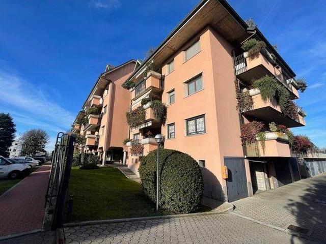 Box in vendita a Assago, Lombardia