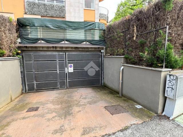 Box in vendita a Borgo Don Bosco, Piemonte