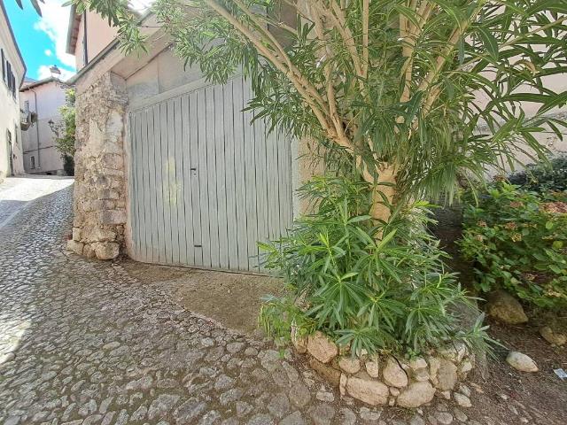 Box in vendita a Colle, Atina