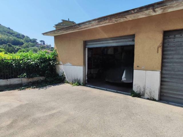 Box in vendita a Atripalda, Campania
