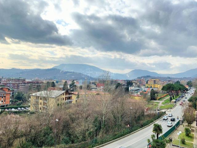 Box in vendita a Avellino, Campania