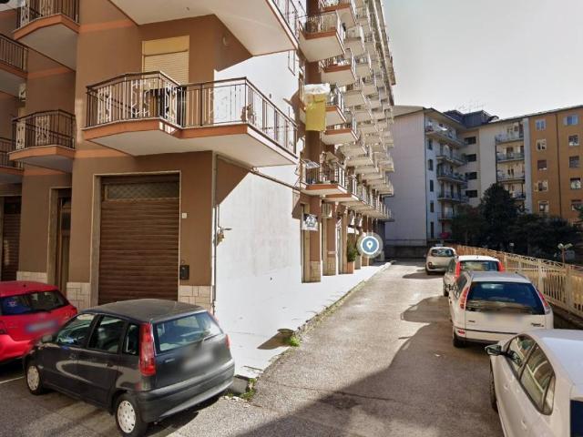 Box in vendita a Avellino, Campania