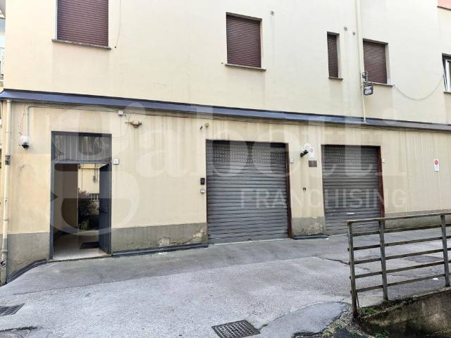 Box in vendita a Avellino, Campania