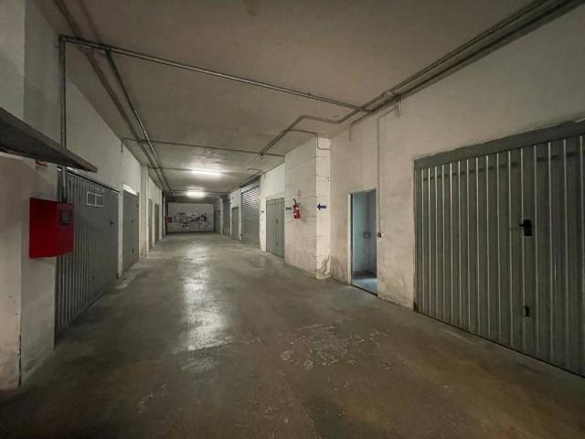 Box in vendita a Avellino, Campania