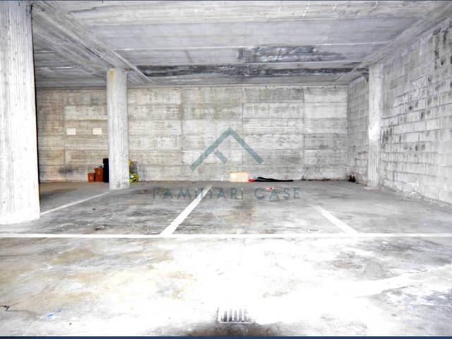 Box in vendita a Azzate, Lombardia
