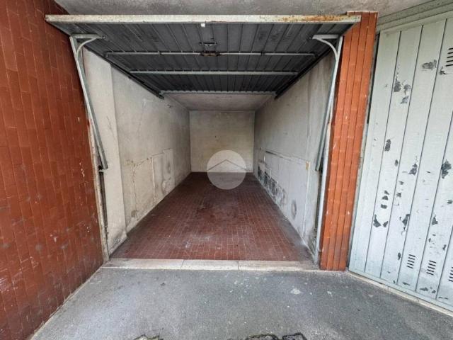 Box in vendita a Baranzate, Lombardia