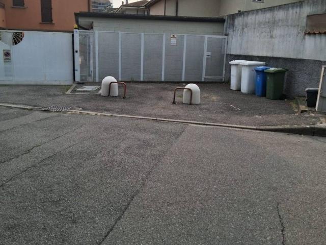 Box in vendita a Bareggio, Lombardia