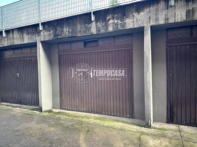 Box in vendita a Bareggio, Lombardia