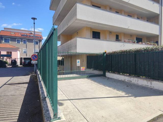 Box in vendita a Bareggio, Milano