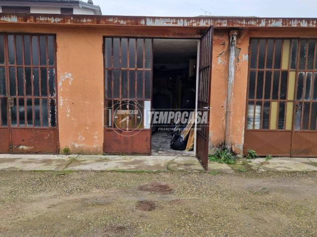 Box in vendita a Bareggio, Lombardia