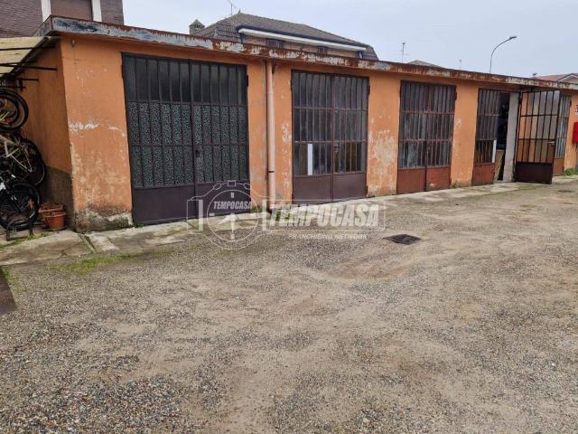 Box in vendita a Bareggio, Lombardia